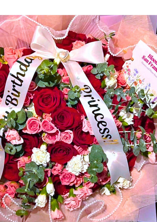 Ramo de Rosas Rojas y Rosas con Moño Personalizado